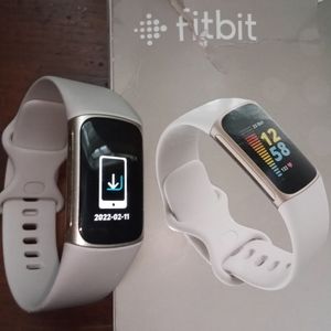 FitBit CHARGE 5 NWB